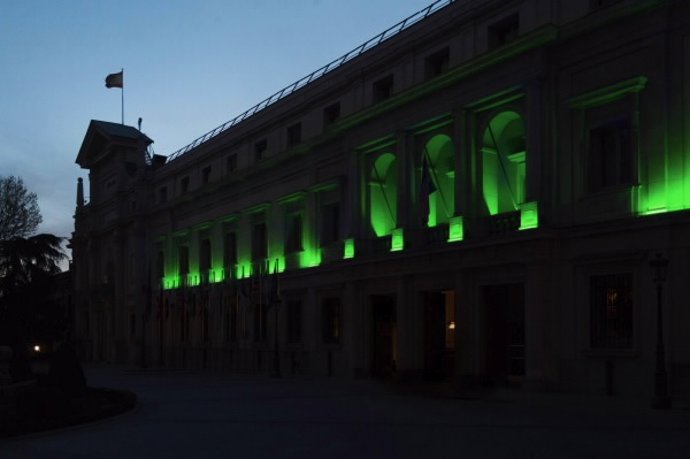 Más de 80 edificios públicos y monumentos españoles se iluminarán de verde este domingo para visibilizar la meningitis