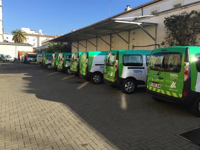 Archivo - Vehículos de Sadeco, en imagen de archivo.