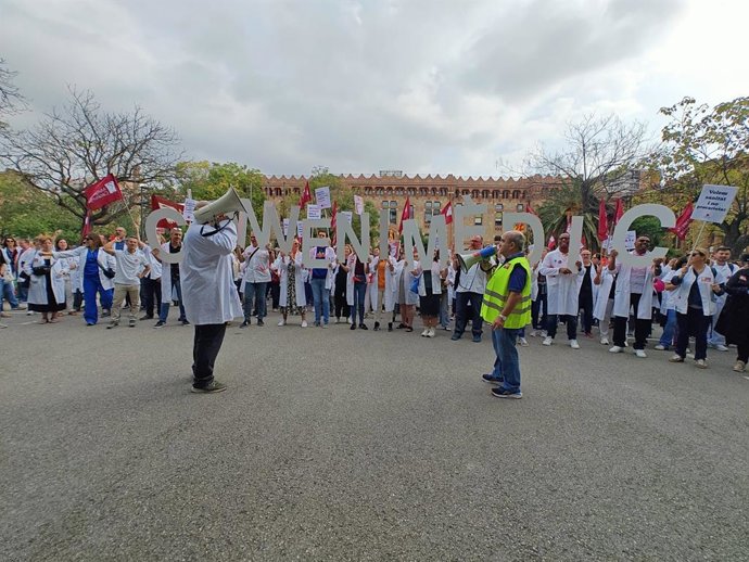 Protesta de Metges de Catalunya davant la Conselleria de Salut