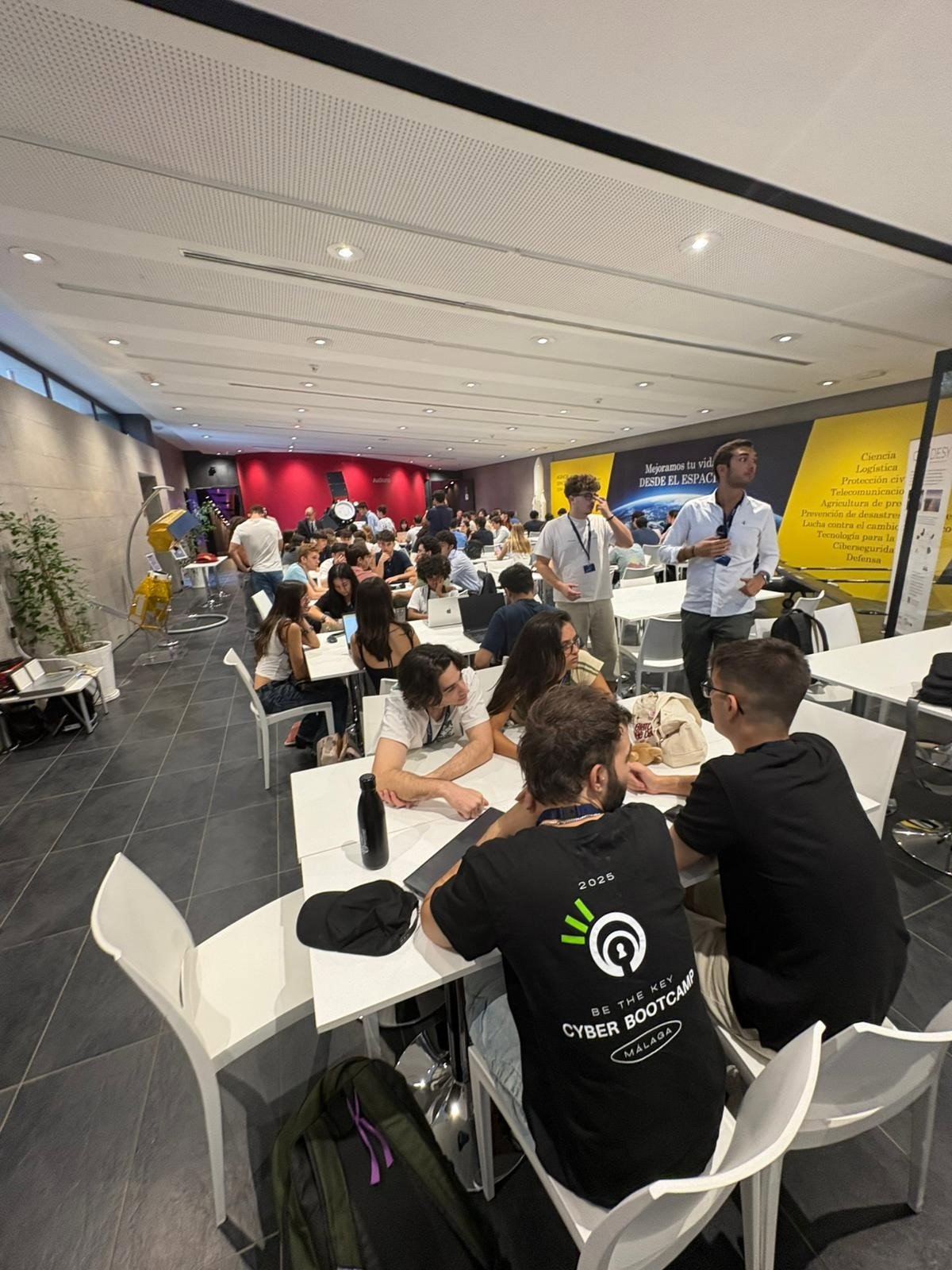 La Junta muestra su apuesta  firme  por el emprendimiento innovador en el Hackathon NASA Space APP en Sevilla