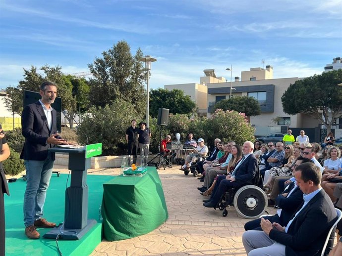 El consejero de Agricultura, Pesca, Agua y Desarrollo Rural, Ramón Fernández-Pacheco, durante su intervención en el acto.