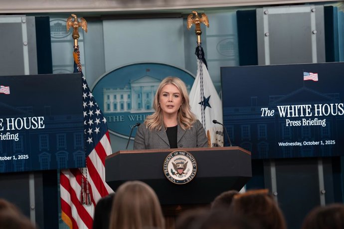 1º de outubro de 2025, Washington, Dc, Estados Unidos: A secretária de imprensa da Casa Branca, Karoline Leavitt, fala na. coletiva de imprensa da Casa Branca em 1º de outubro de 2025.