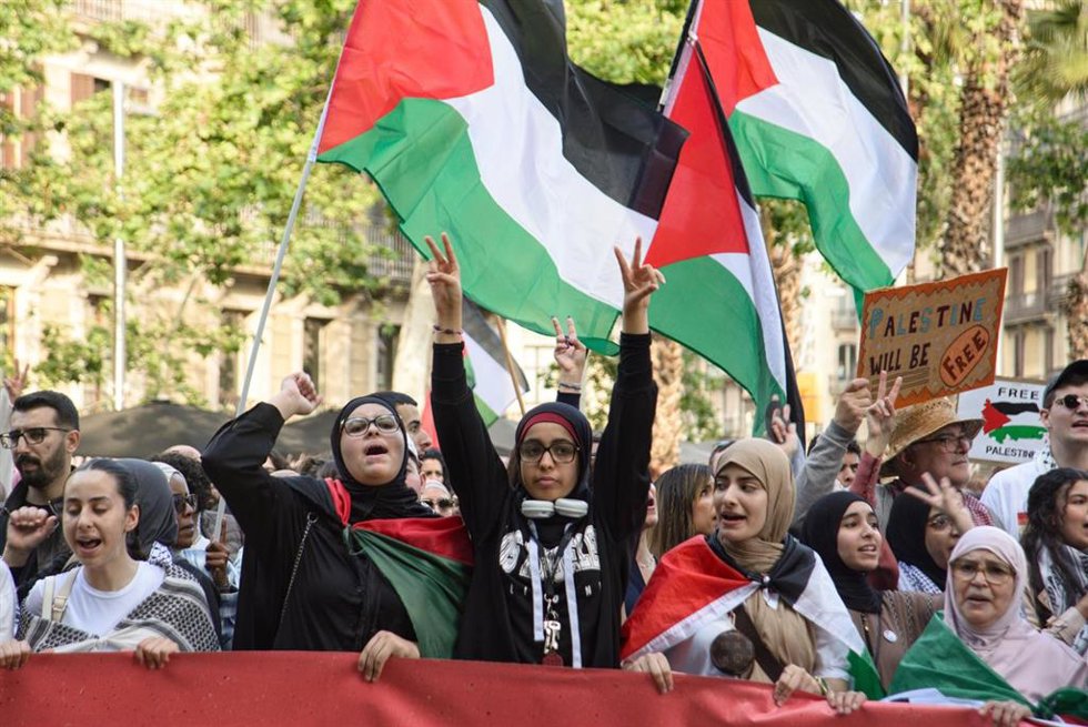 Archivo - Decenas de personas durante una manifestación a favor de Palestina, a 18 de mayo de 2024, en Barcelona, Catalunya (España). 