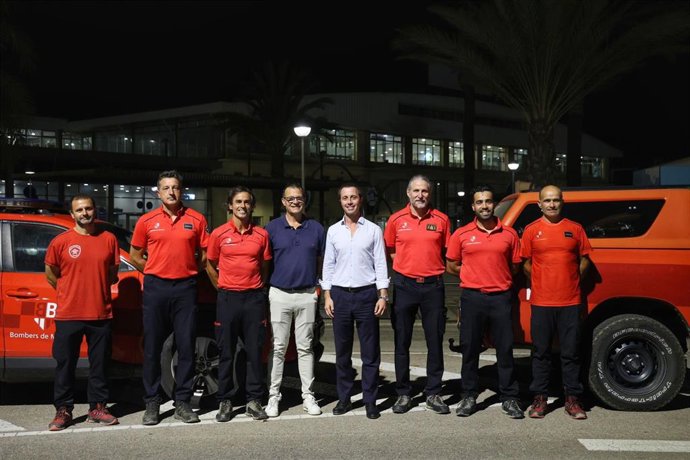 El presidente del Consell, Llorenç Galmés, recibe al contingente de Bomberos de Mallorca que ha dado apoyo en Ibiza tras las lluvias torrenciales
