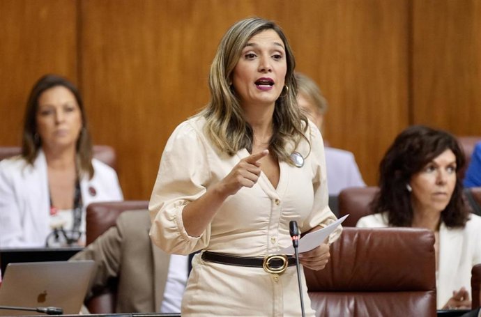 La portavoz parlamentaria del PSOE-A, María Márquez, interviene durante la sesión de control en el pleno del Parlamento andaluz. A 25 de septiembre de 2025. (Foto de archivo).