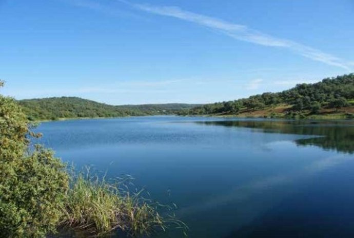 Imagen de archivo de la presa del Sotillo de Cazalla de la Sierra.