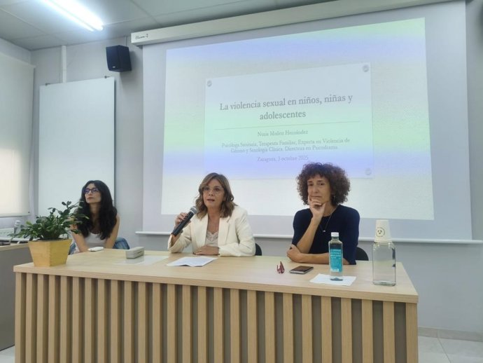 La directora general de Política Educativa, Ana Moracho, en la inauguración de la jornada que se ha celebrado este viernes en el Centro de Profesorado María de Ávila.
