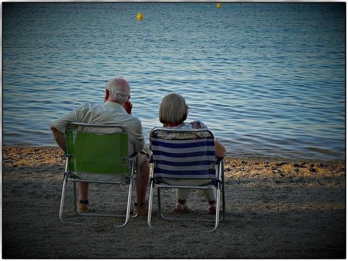 Archivo - Turistas senior