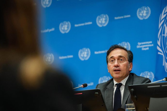 25 de setembro de 2025, Nova York, Nova York, EUA: JOSE MANUEL ALBARES BUENO, Ministro de Relações Exteriores, UE e Cooperação da Espanha, informa a imprensa sobre o segmento de alto nível da AGNU80, após uma reunião de nível ministerial sobre o papel fun