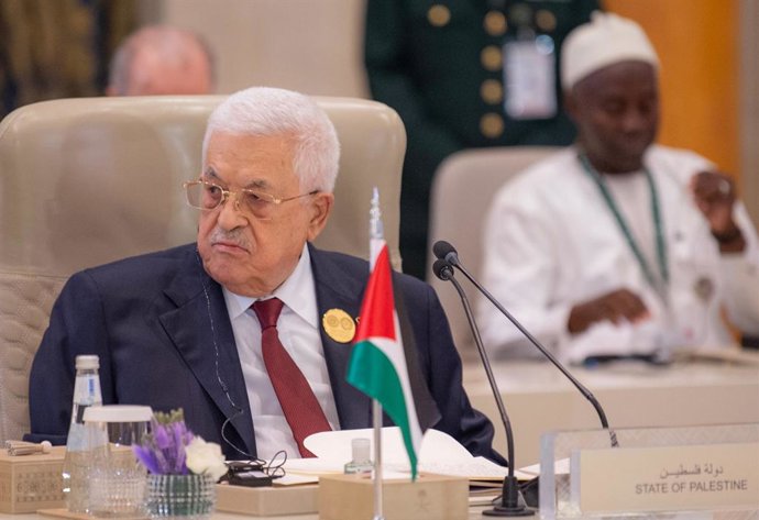 Archivo - RIYADH, Nov. 12, 2024  -- Palestinian President Mahmoud Abbas attends the Extraordinary Arab and Islamic Summit in Riyadh, Saudi Arabia, Nov. 11, 2024.   Saudi Arabia hosted on Monday an extraordinary summit here in its capital, during which lea