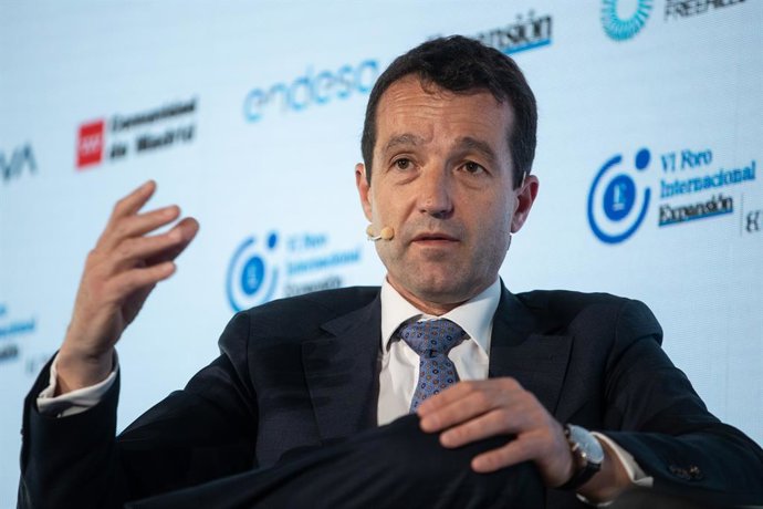 Archivo - El presidente de Indra, Ángel Escribano, durante la segunda jornada del VI Foro Internacional Expansión, en el Parador de Alcalá de Henares, a 22 de mayo de 2025, en Alcalá de Henares, Madrid (España). El foro, organizado por el diario económico