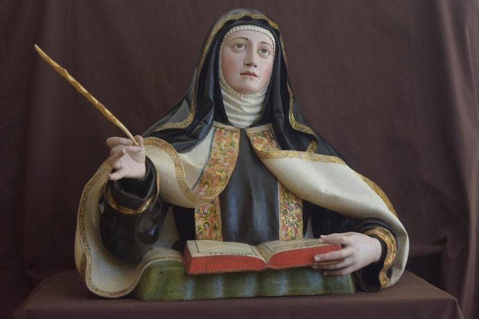 La escultura Santa Teresa de Jesús, obra de Antonio de Paz, tras su restauración.
