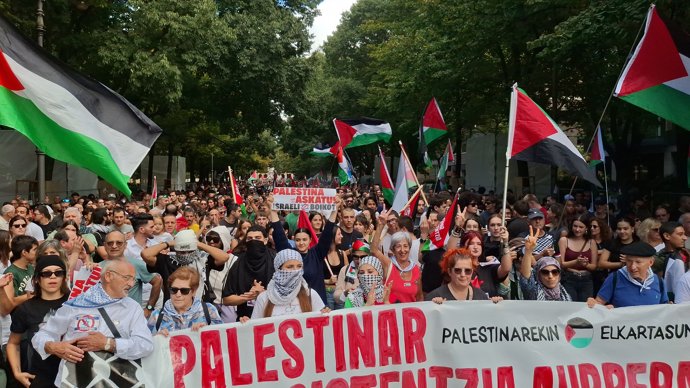 Manifestación en Pamplona en solidaridad con Palestina y para reclamar la "disolución" de Israel.