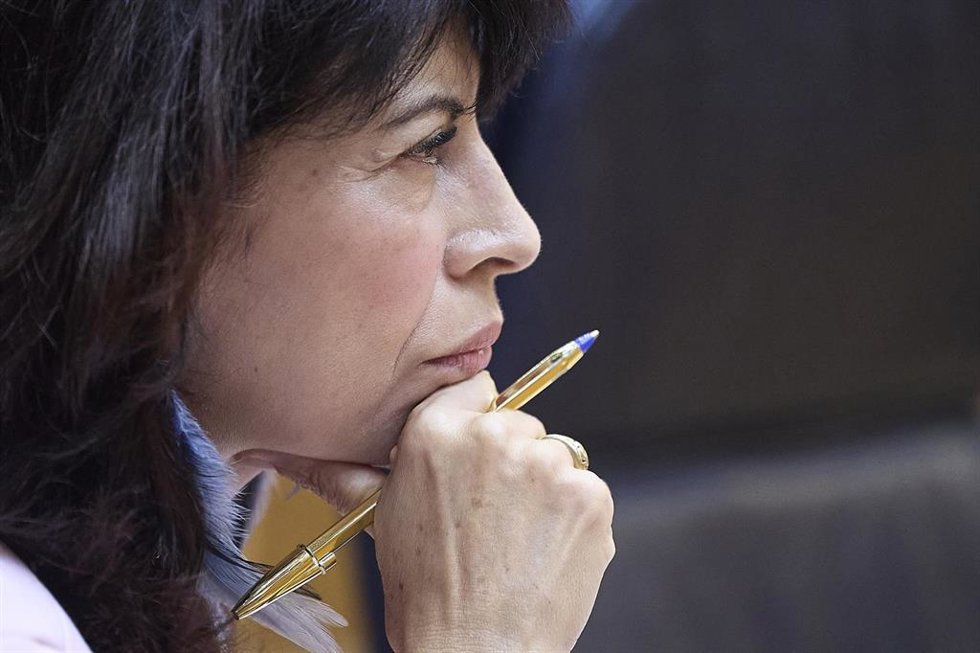 La ministra de Igualdad, Ana Redondo, durante un pleno en el Senado.