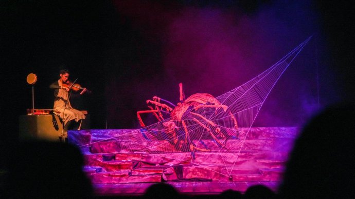 Archivo - Escena de 'Un hilo me liga a vos', de la Tartana.