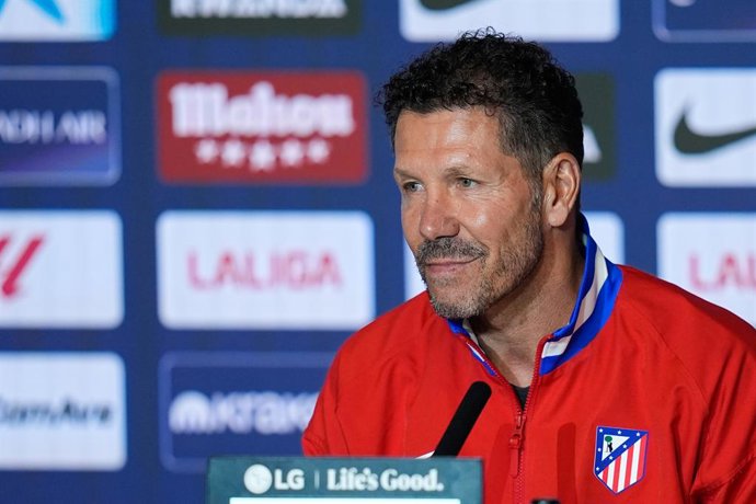 Diego Pablo Simeone, técnico do Atlético de Madri, dá uma coletiva de imprensa durante o dia de treinamento do Atlético de Madri antes da partida de futebol contra o Real Madrid pela Liga Espanhola, LaLiga EA Sports, no Riyadh Air Metropolitano, em 26 de 