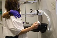 IU Andalucía lleva a la Fiscalía los retrasos en las pruebas del cribado del cáncer de mama