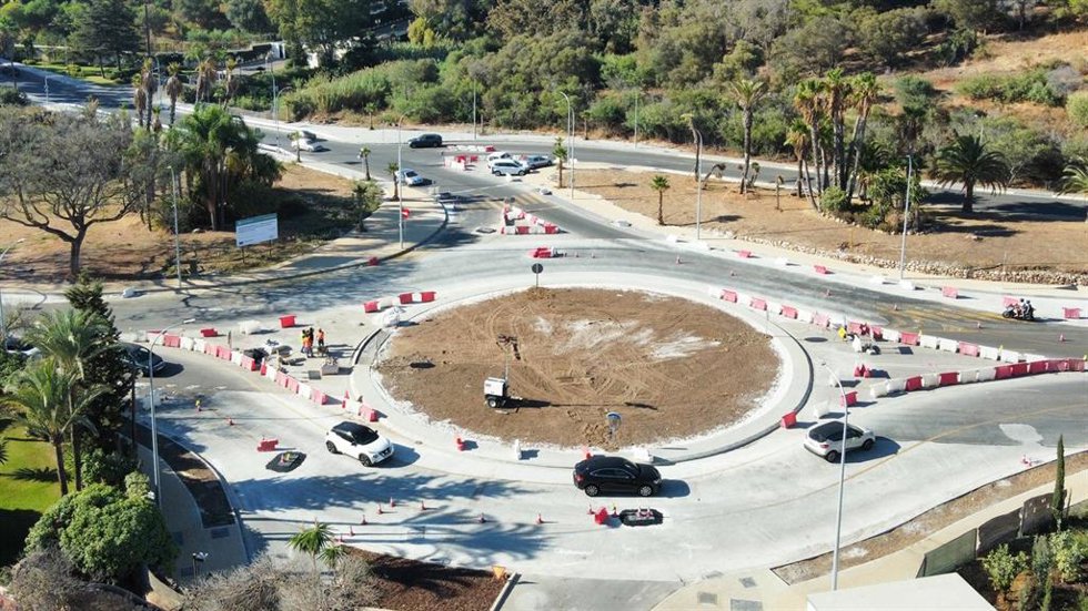 Comienzan los trabajos de asfaltado del cruce entre la carretera de Istán y la antigua N-340 en Marbella