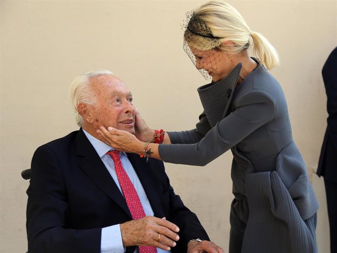 CURRO ROMERO Y EUGENIA MARTÍNEZ DE IRUJO