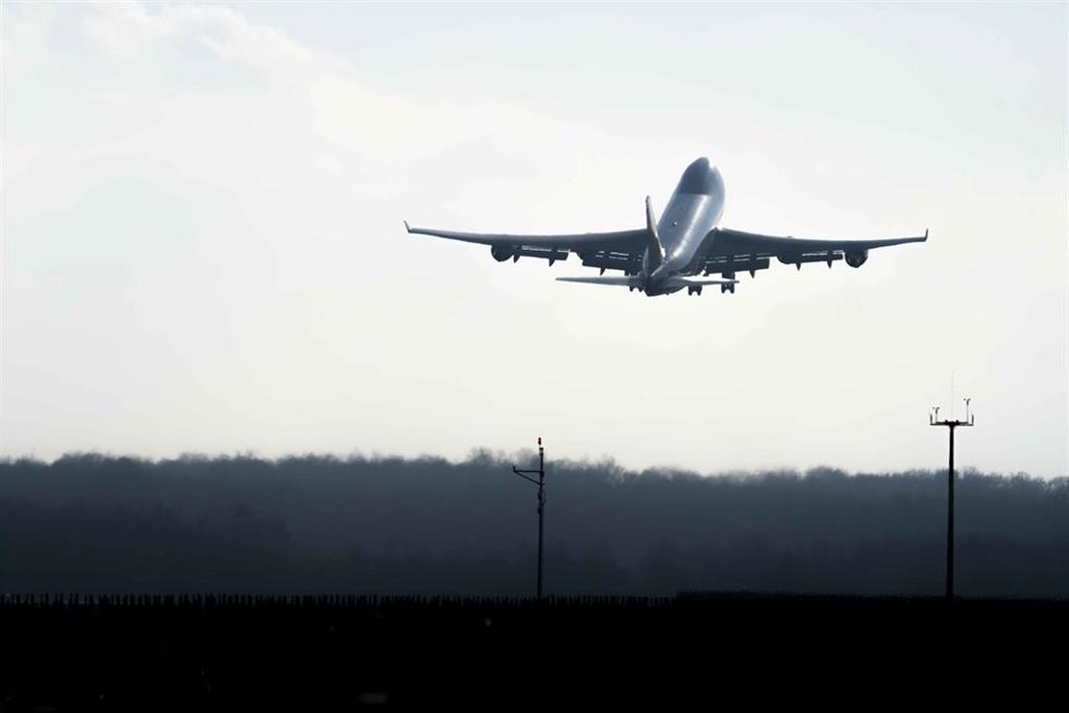 Archivo - Avion despega del aeropuerto de Fráncfort (Alemania)