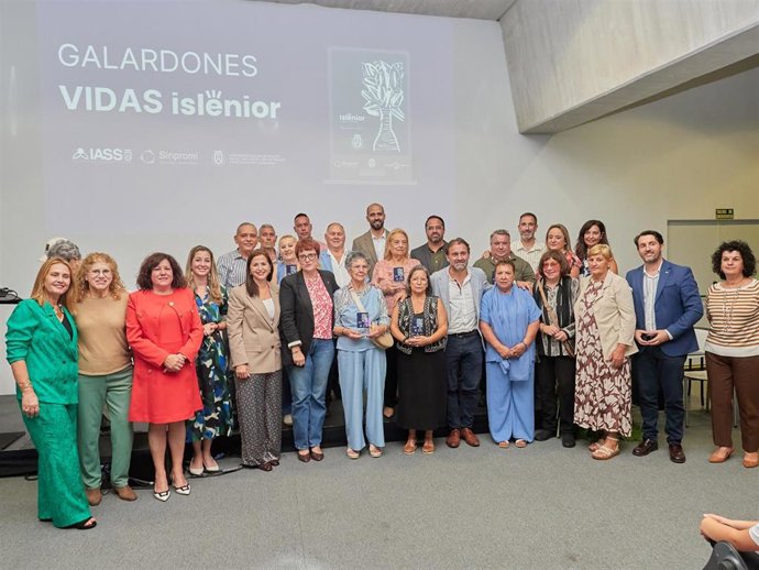 El Cabildo de Tenerife distingue a personas y entidades por su contribución a mejorar la vida de los mayores