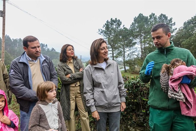 La conselleira de Medio Ambiente e Cambio Climático, Ángeles Vázquez, en el Centro de Recuperación de Fauna de Carballedo (Pontevedra) .