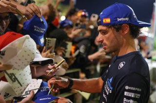October 3, 2025, Singapore, Singapore: 55 Carlos Sainz (ESP) Atlassian Williams Racing (GBR) FW47/Mercedes with fans during the 2025 Formula One Singapore Grand Prix, 18th round of the 2025 Formula 1 World Championship, taking place from October 03 to 05,