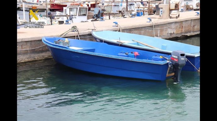 Imagem do recurso imagem de um barco do tipo patera nas Ilhas Baleares
