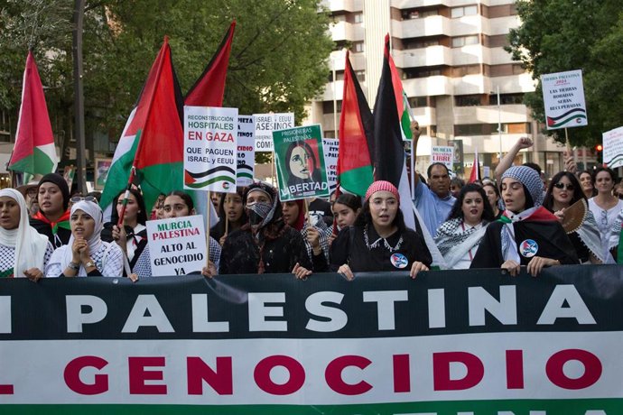 Cabecera de la manifestación por Palestina en Murcia