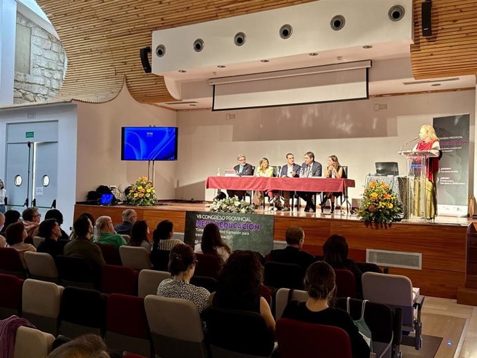 El vicepresidente primero y diputado de Relaciones Institucionales, Juan Latorre, compadece en la inauguración del VII Congreso Provincial.
