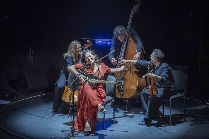 Sílvia Pérez Cruz en el Auditorio Maestro Padilla frente a más de 800 espectadores su espectáculo 'Canciones'.