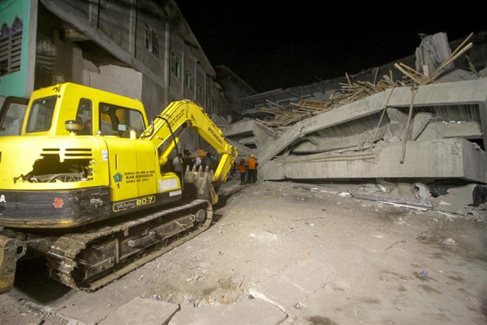 Operaciones de rescate en el internado Al Khoziny (Indonesia).