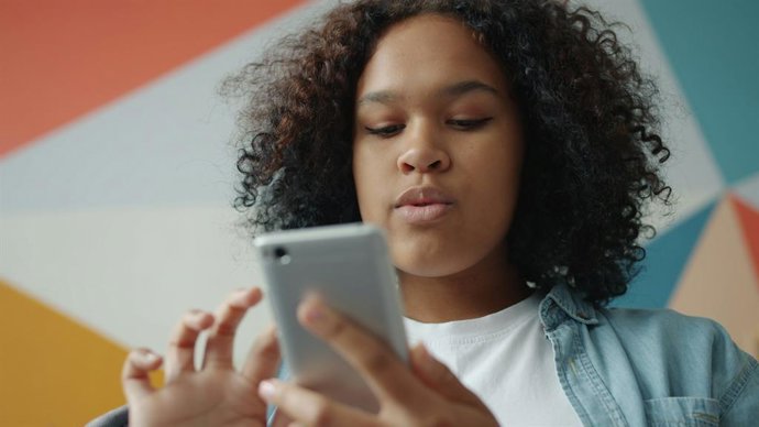 O que significam MOS e DOS na linguagem secreta dos adolescentes (e outros códigos que eles usam nas redes sociais).