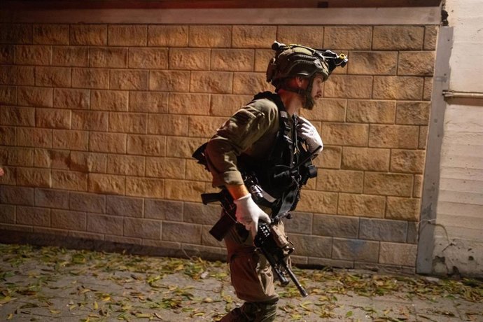 Archivo - Imagen de archivo de un agente de Policía israelí 