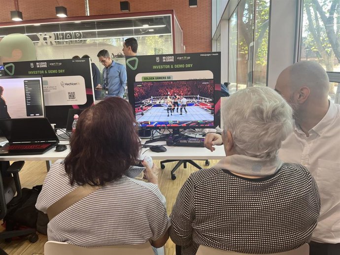 Dos mayores a videojuegos en Madrid in Game.