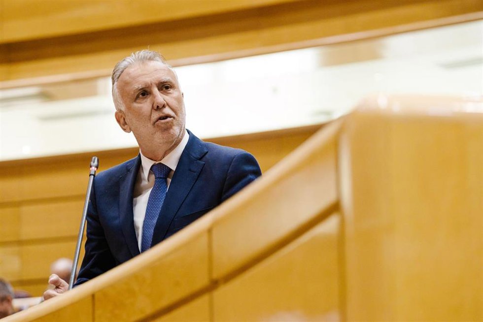 El ministro de Política Territorial y Memoria Democrática, Ángel Víctor Torres, durante una sesión de control al Gobierno en el Senado, a 16 de septiembre de 2025, en Madrid (España). El Gobierno se enfrenta una semana más a una sesión de control en la 