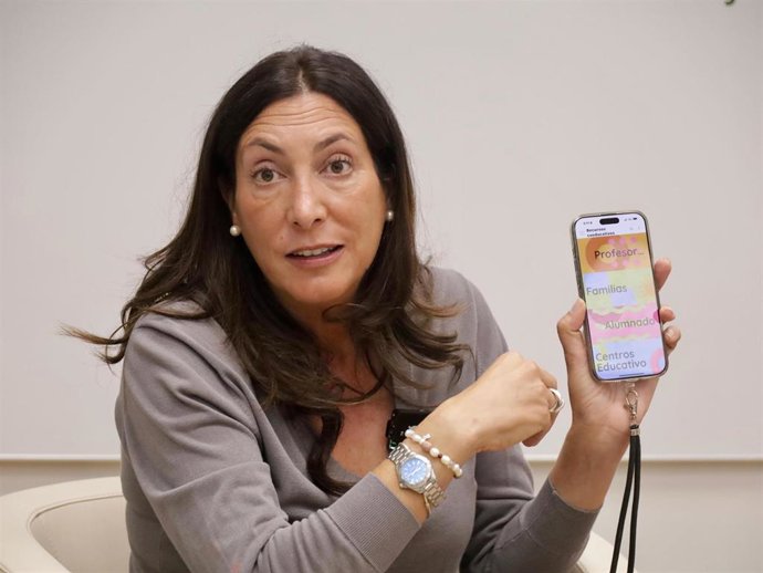 La Consejera de Inclusión social, Juventud, familias e igualdad, Loles López, en una presentación.