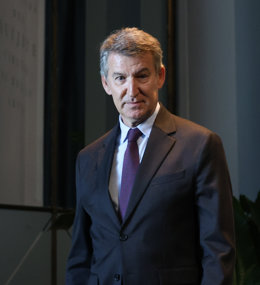 Archivo - El presidente del Partido Popular, Alberto Núñez Feijóo, participa en la XXIX Lectura Continuada de El Quijote, en el Círculo de Bellas Artes, a 25 de abril de 2025, en Madrid (España). Como cada año, el 23 de abril, Día Internacional del Libro,