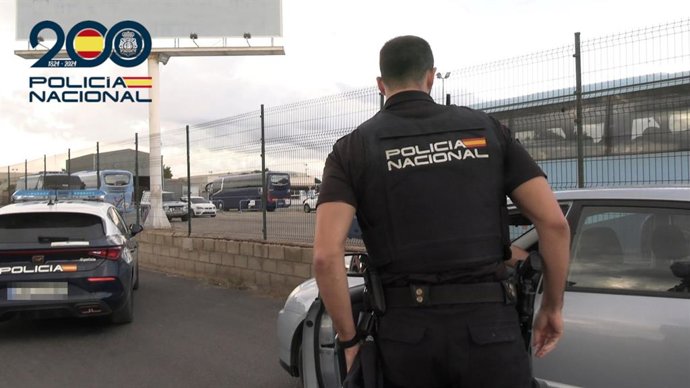 Policía Nacional. Vehículo policial. Agente. Recurso.