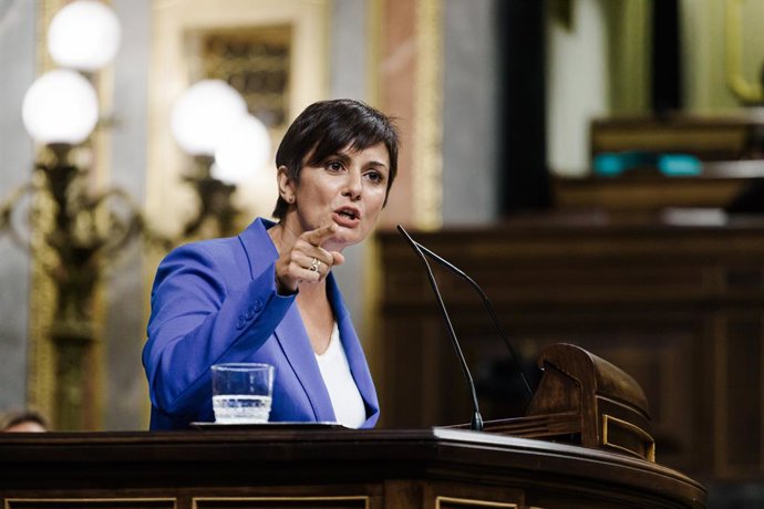 La ministra de Vivienda, Isabel Rodríguez, interviene durante un pleno en el Congreso de los Diputados, a 10 de septiembre de 2025, en Madrid (España). El Pleno del Congreso debate y vota  las enmiendas de totalidad que PP, Vox y Junts han presentado para
