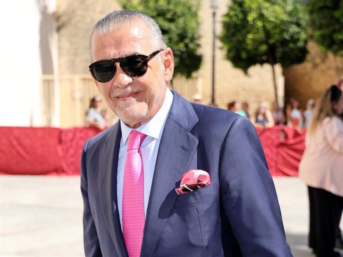 Jaime Martínez Boridiu llega a la iglesia del Cristo de los Gitanos para asistir al enlace matrimonial de Cayetano Martínez de Irujo y Bárbara Mirjan, a 4 de octubre de 2025, en Sevilla (Andalucía, España).