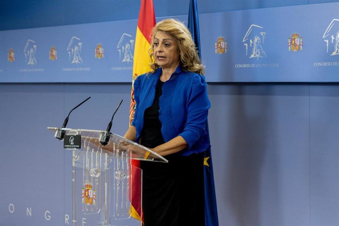 Archivo - La diputada de Coalición Canaria, Cristina Valido, durante una rueda de prensa en el Congreso 
