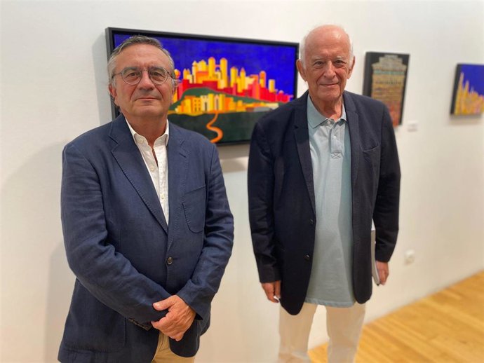 Los arquitectos Benito García y José Seguí, los creadores de la exposición 'Arquitecturas dibujadas' que podrá visitarse en el MVA.