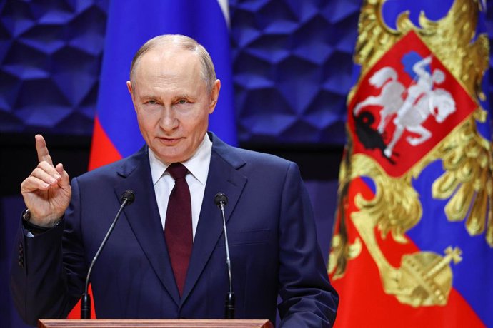 RÚSSIA, REGIÃO DE KRASNODAR - 3 DE OUTUBRO DE 2025: O presidente da Rússia, Vladimir Putin, discursa durante uma cerimônia para premiar mentores e professores dos participantes da operação militar especial no Dia do Professor no Território Federal do Siri