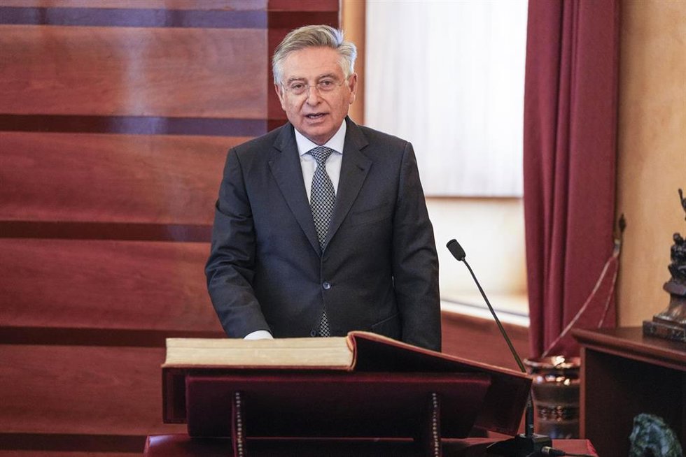 Archivo - El nuevo director de la Oficina Andaluza de Lucha Contra el Fraude y la Corrupción en Andalucía, Francisco de Paula Sánchez Zamorano, durante su toma de posesión. A 17 de julio de 2025, en Sevilla. (Foto de archivo).