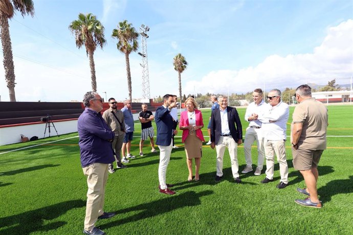 La alcaldesa de Marbella (Málaga), Ángeles Muñoz, en una visita al complejo Juan José Almagro de San Pedro Alcántara.