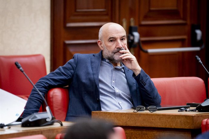 El diputado del BNG Néstor Rego, durante una comparecencia en el Congreso de los Diputados, a 5 de septiembre de 2025, en Madrid (España). Durante la comparecencia, Aagesen, ha informado sobre las tareas de apoyo por parte del ministerio a las Comunidades