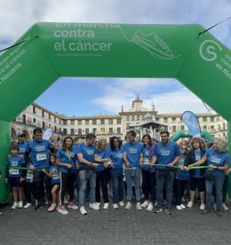 Corte de la cinta de la VIII Marcha Contra el Cáncer de la Ribera.