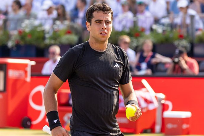 Archivo - Jaume Munar (ESP) in action against Carlos Alcaraz (ESP) during the 2025 HSBC Championships, ATP 500 tennis tournament on 19 June 2025 at the Queens Club in London, England - Photo Daniel Bearham / Colorsport / DPPI