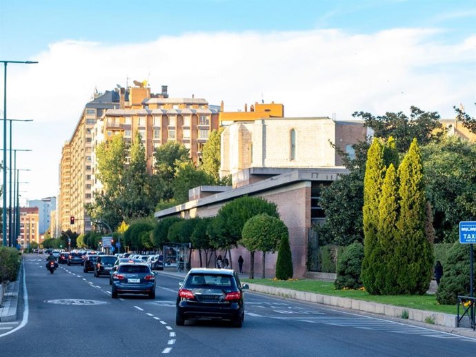 Las obras de renovación de la red de suministro de agua en Isabel la Católica cortarán el carril bus durante ocho semana